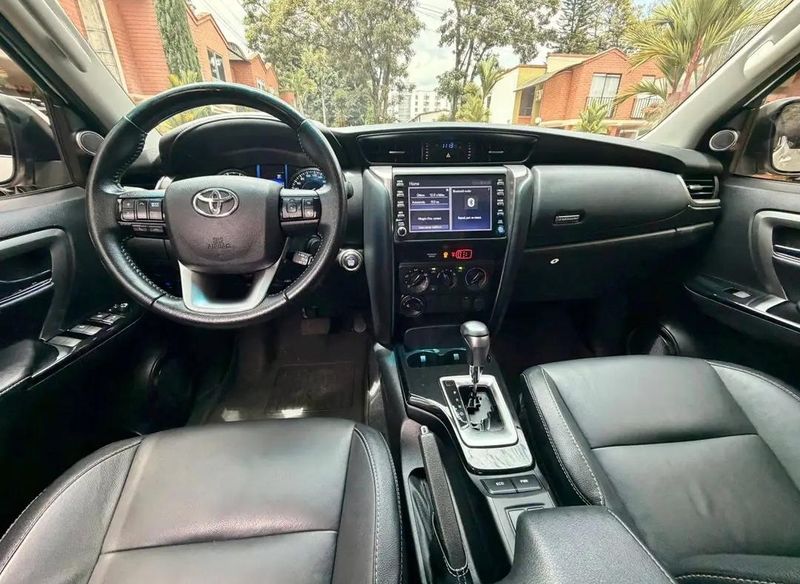 Toyota Fortuner SRV 2022 - imagen secundaria 2