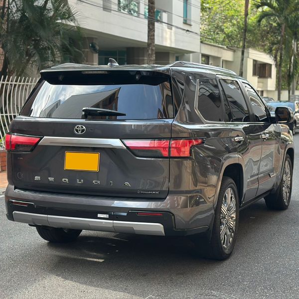 Toyota sequoia capstone 2025 - imagen secundaria 2