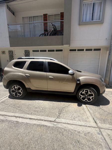Renault Duster 1.3 T 4X4 Modelo 2022 - imagen secundaria 1