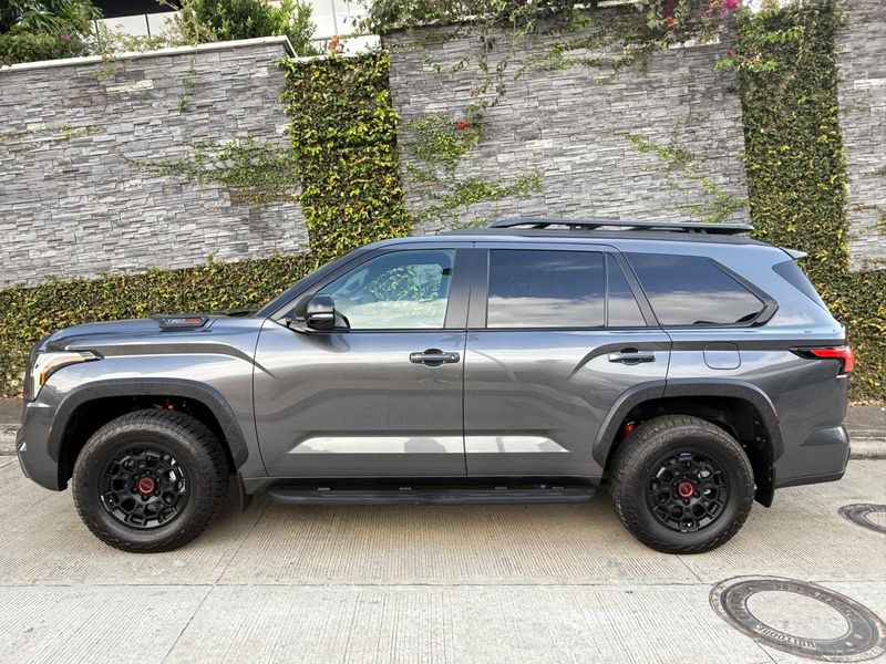 Toyota sequoia Edicion TRD PRO HIBRIDA - imagen secundaria 2