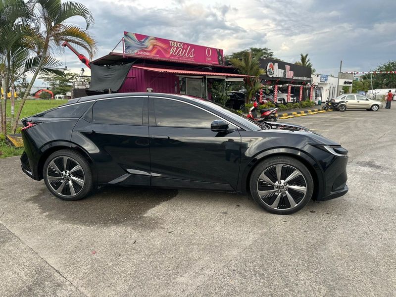 TOYOTA BZ5 ELECTRICA - imagen secundaria 1