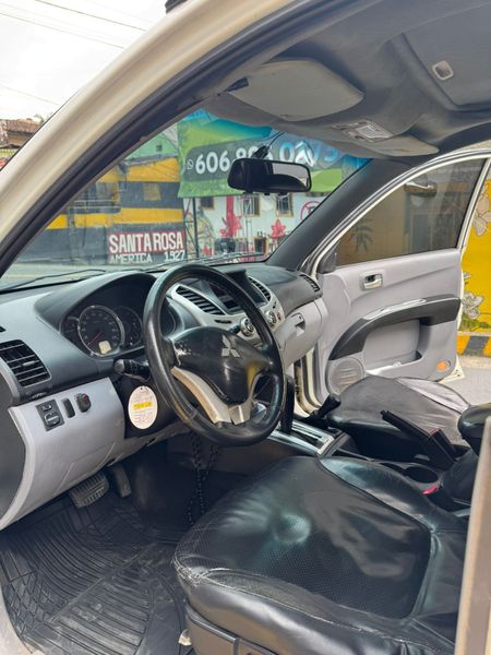 Mitsubishi  L200 sportero 3.2 2012 - imagen secundaria 1