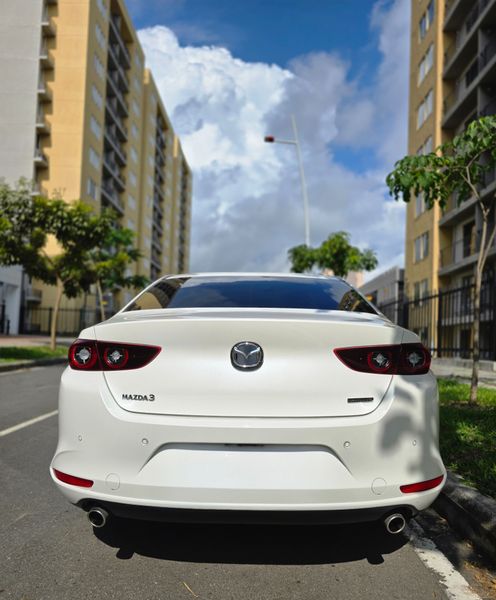 Mazda 3  Grand Touring AT Carbon LX 2.5 - imagen secundaria 2