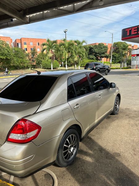 Niisan Tiida 2011 - imagen secundaria 2