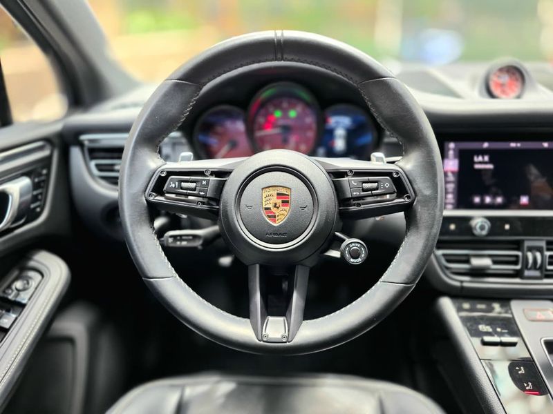 PORSCHE MACAN T - imagen secundaria 1