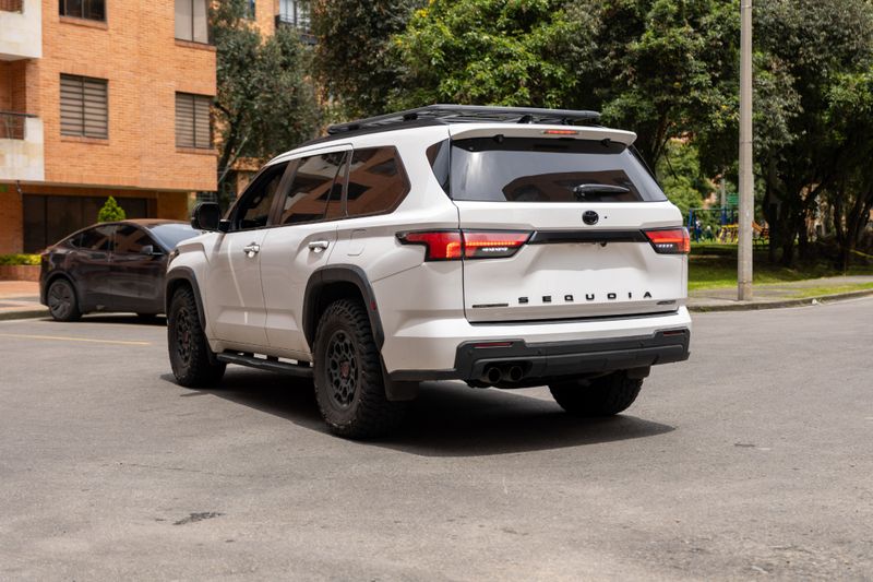 Toyota Sequoia TRD PRO 2025 - imagen secundaria 2