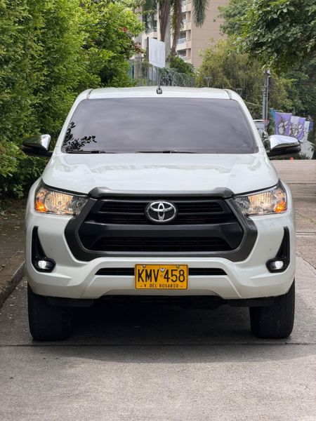 TOYOTA HILUX 2.4 DIESEL - imagen secundaria 2