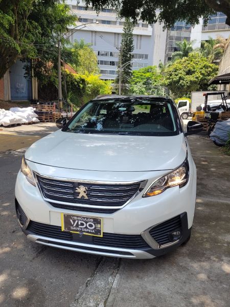 Peugeot 5008 Diesel 7 Puestos - imagen secundaria 1