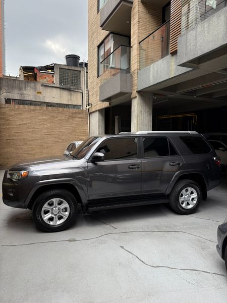 Toyota 4Runner SR5 2023 Gris Metalico - imagen secundaria 1