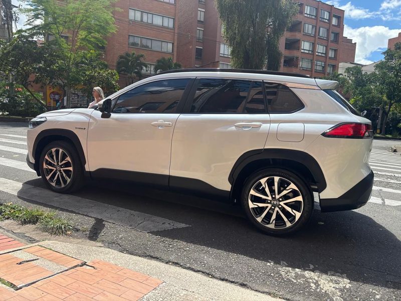 TOYOTA COROLLA CROSS HEV SEG 2022 - imagen secundaria 2
