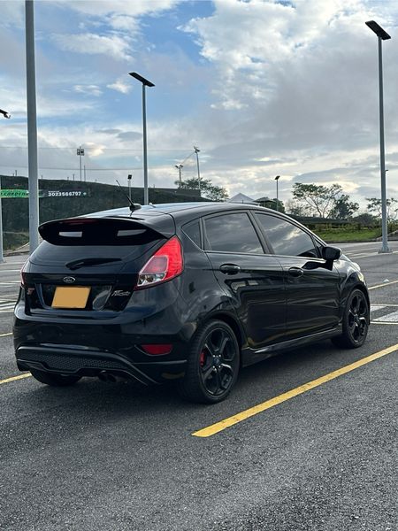 Ford Fiesta ST - imagen secundaria 1