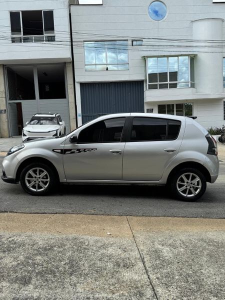 RENAULT SANDERO GT LINE - imagen secundaria 1