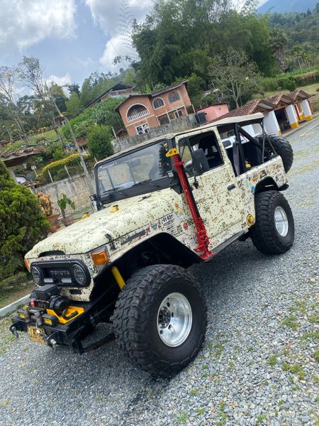 TOYOTA FJ modelo 77 - imagen secundaria 1