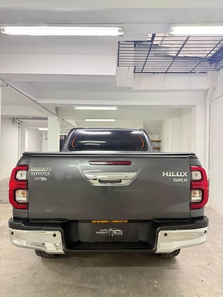 TOYOTA HILUX 2.8L SRX - imagen secundaria 2