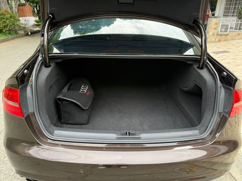 Se vende o permuta Audi A4 2015 - imagen secundaria 2