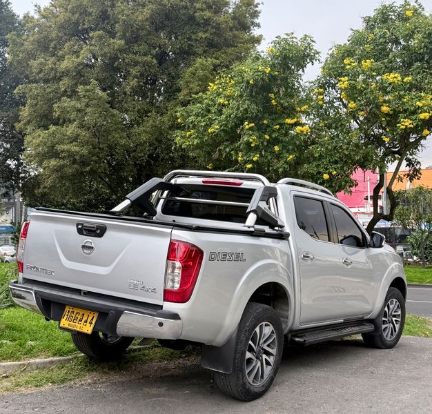 Nissan Frontier LE 2020 4x4 Diésel Automática  Full Equipo - imagen secundaria 2