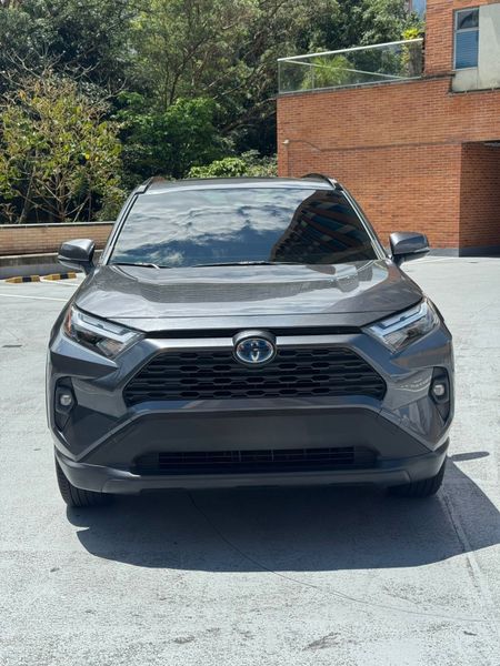 Toyota RAV4 XLE 2024 - imagen secundaria 1