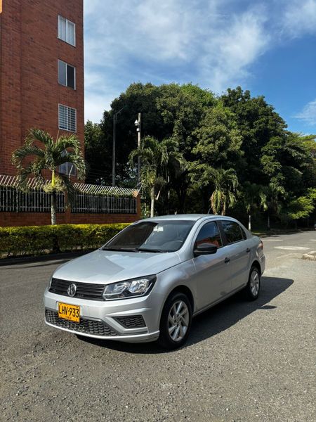 VOLKSWAGEN Voyage Confortline Automático 1.6