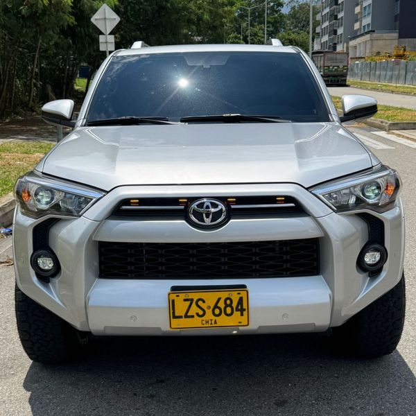 Toyota 4Runner SR5 2023 - imagen secundaria 2