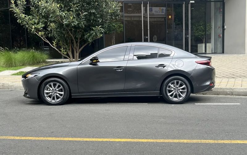 Mazda 3 touring híbrido 2023 - imagen secundaria 1