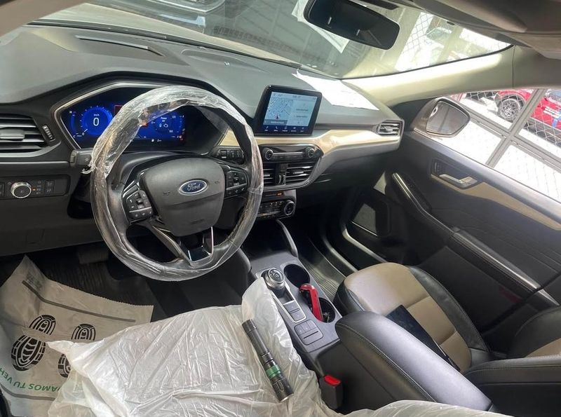 Ford Escape Titanium 2022 - imagen secundaria 1