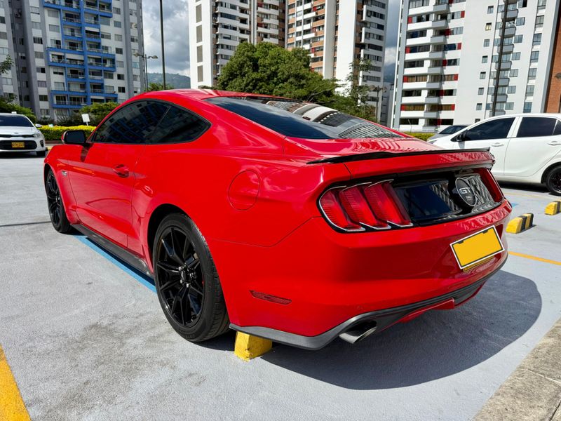 Ford Mustang GT 5.0 edición 50 Anibersary 2015 - imagen secundaria 2