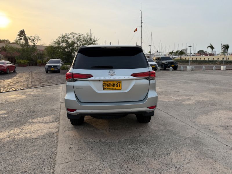 Toyota fortuner 2017 sr Gasolina - imagen secundaria 2