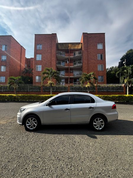 VOLKSWAGEN Voyage Confortline Automático 1.6 - imagen secundaria 2