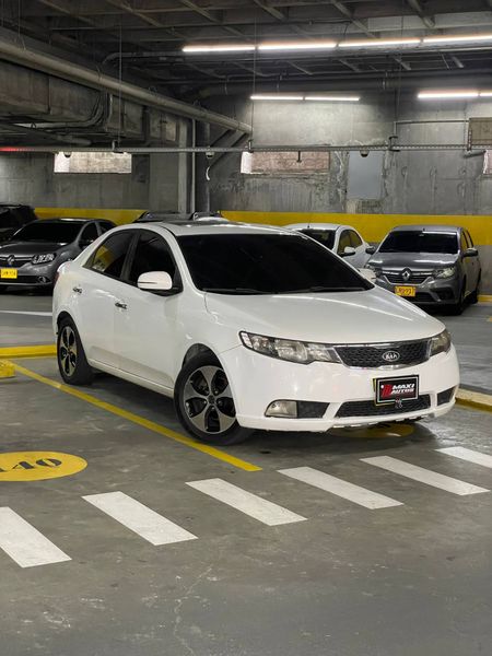 KIA CERATO FORTE SX AUTOMATICO 2013 - imagen secundaria 2