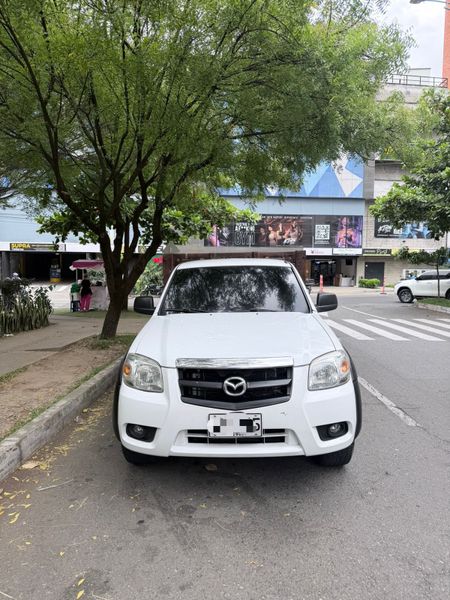 Mazda Bt50 4x4 Estacas - 2011 - imagen secundaria 1