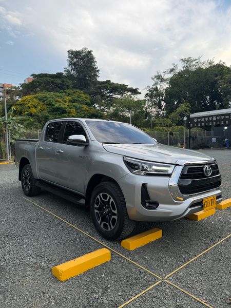 Toyota hilux srx 2021 2.8 diesel  blindaje 2 - imagen secundaria 2