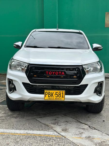 TOYOTA HILUX 2017 2.4 DIÉSEL 4x4 MECÁNICA