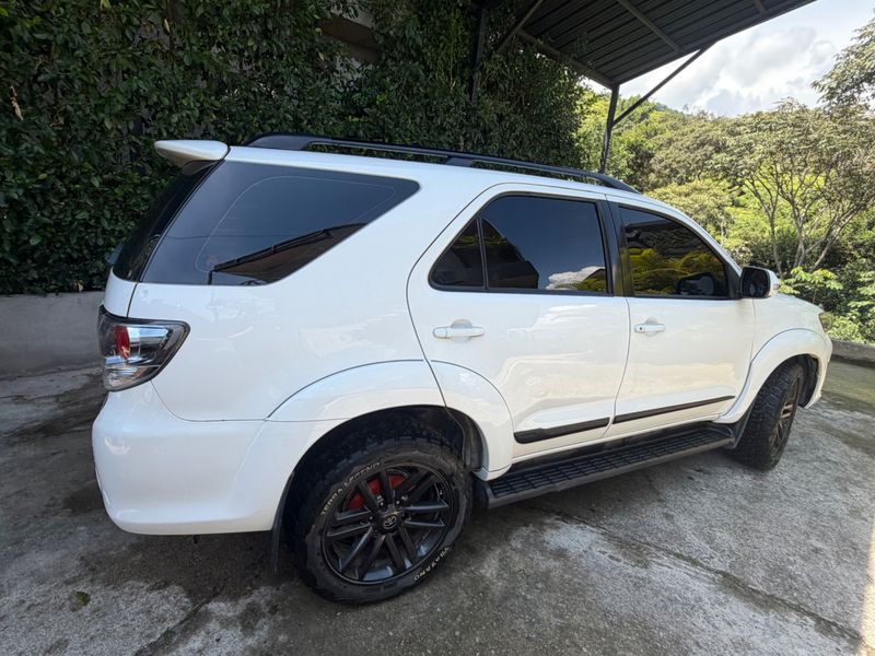 TOYOTA FORTUNER  SR5 2015 - imagen secundaria 1