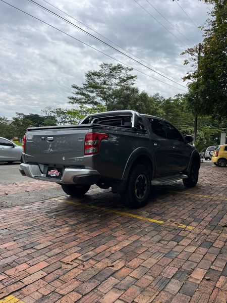 MITSUBISHI L200 TRITON - imagen secundaria 2