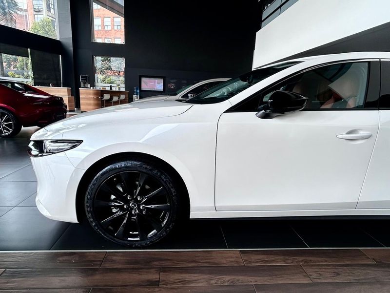 Mazda 3 Sedán Grand Touring LX Carbon Edition Modelo 2026 - imagen secundaria 2