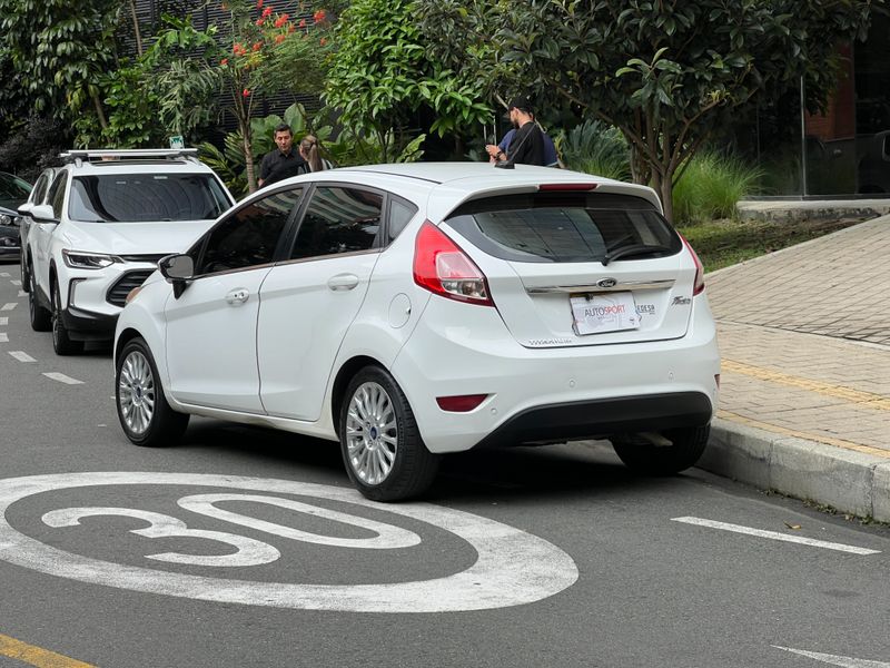 Ford Fiesta Titanium 2014 - imagen secundaria 2