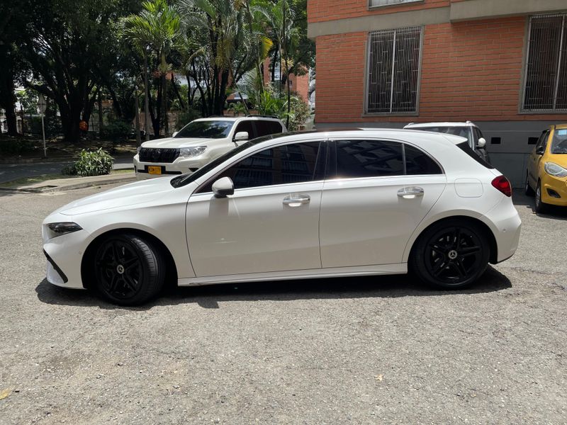 Mercedes Benz A250 AMG Line - imagen secundaria 2