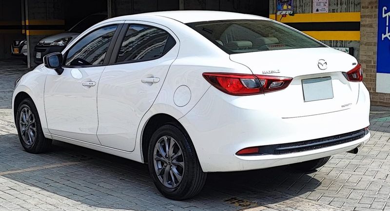 Mazda 2 Sedan Touring 2022 - imagen secundaria 1