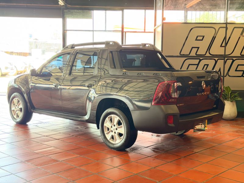 Renault Duster Oroch Expression 2.0 Mecánica 2017 - imagen secundaria 2