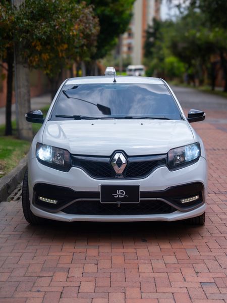 RENAULT SANDERO RS 2017 2.0 MT - imagen secundaria 1