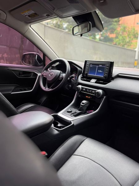 Toyota RAV4 LE Hybrid - imagen secundaria 2