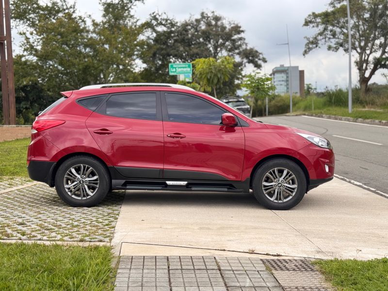 HYUNDAI TUCSON IX35 GL LIMITED 4WD AT 2014 - imagen secundaria 2