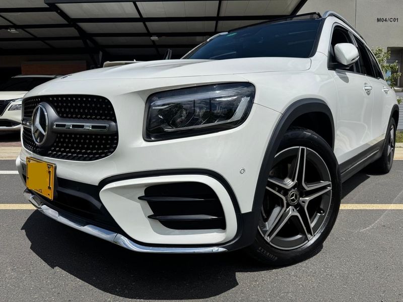 MERCEDES BENZ GLB 200 AMG LINE -  Mod. 2024 Unico Dueno - imagen secundaria 2