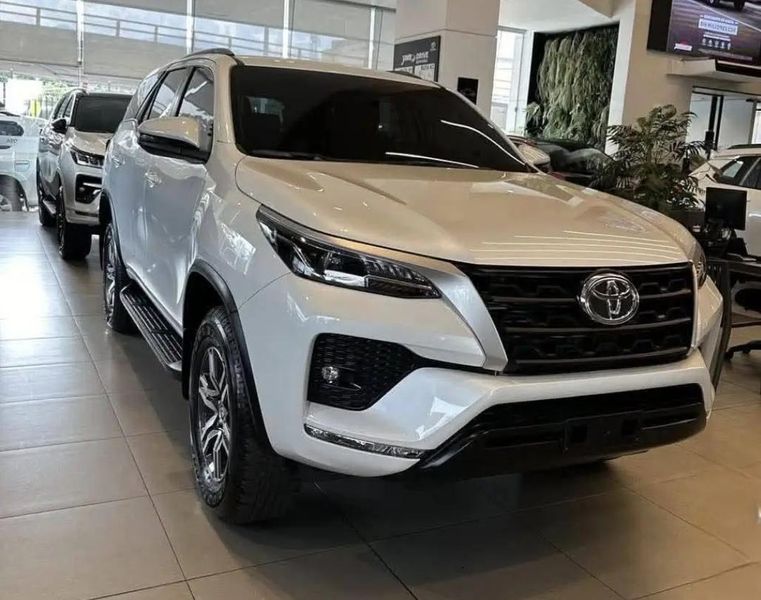 Toyota Fortuner SR 2026 - imagen secundaria 2