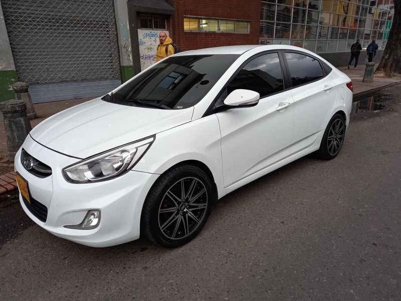 HYUNDAI  I25 MECANICO - imagen secundaria 1