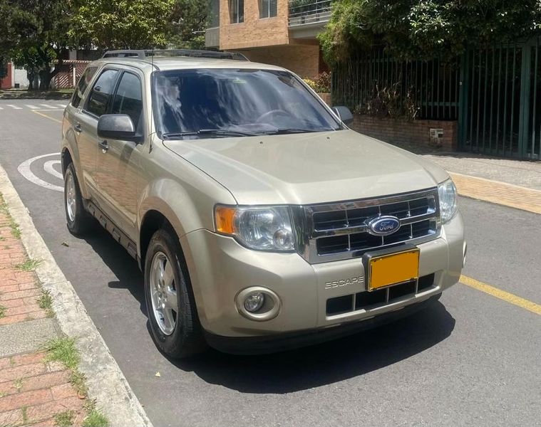 Ford Escape XLT - imagen secundaria 1