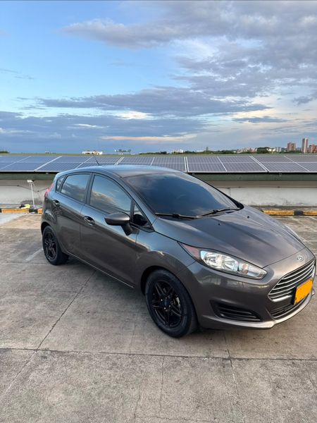 Ford fiesta SE 2018 - imagen secundaria 1
