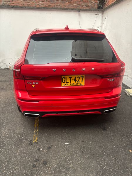 Volvo Xc60 R desing 2019 - imagen secundaria 1