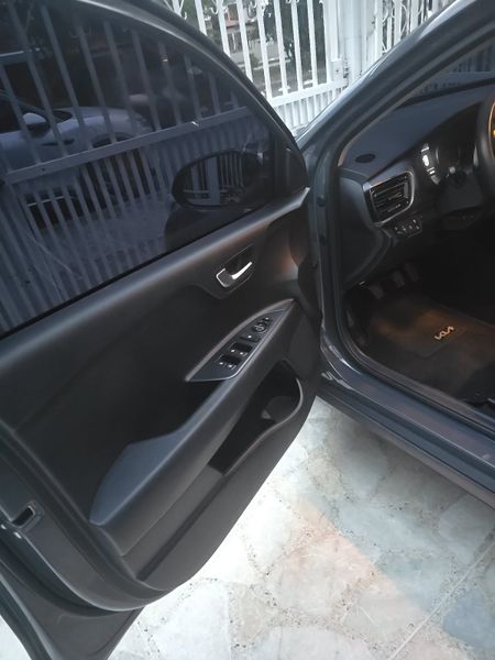 Kia Stonic Zenith 2023 - imagen secundaria 2