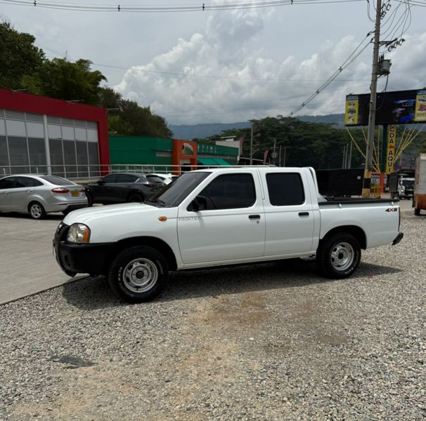 Nissan Frontier 2011 - imagen secundaria 1